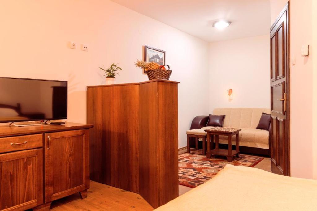 Downtown Rooms Ni Exterior foto